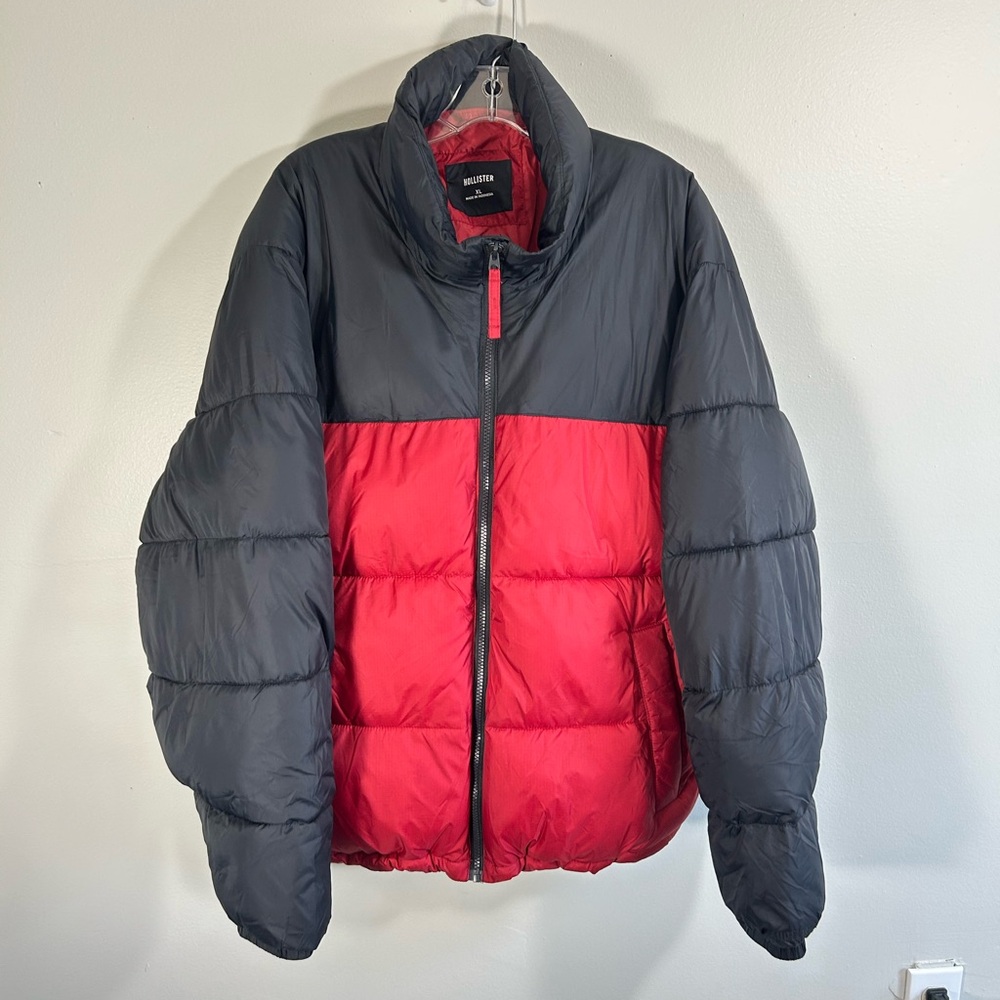 Hollister Men’s Puffer Jacket Size XL Black Red Colorblock Winter Coat Full-zip